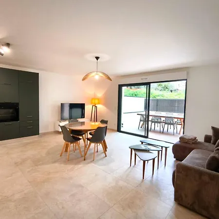 Appartement Bright With Terrace In *