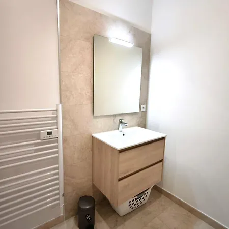 Bright With Terrace In Apartment *