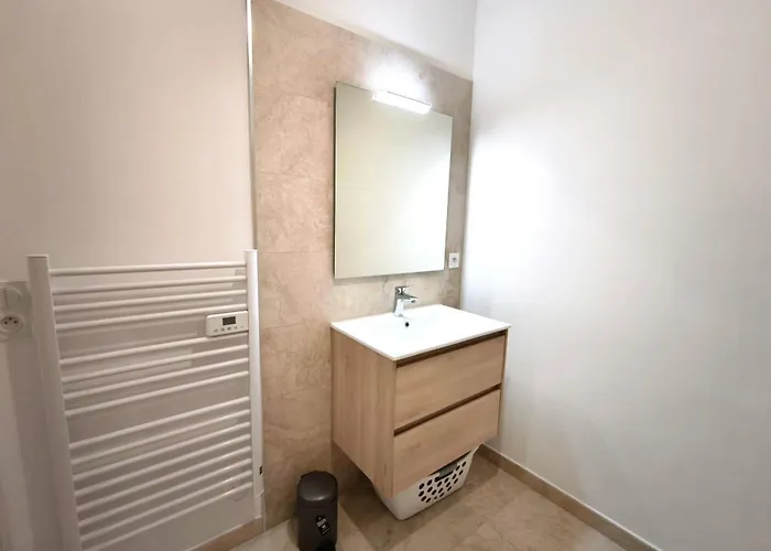 Bright With Terrace In Apartment *